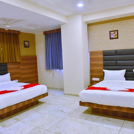 Hotel Krishna Palace Anand Ngoại thất bức ảnh