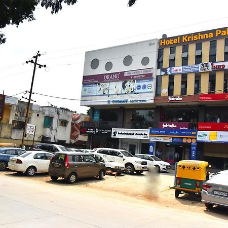 Hotel Krishna Palace Anand Ngoại thất bức ảnh