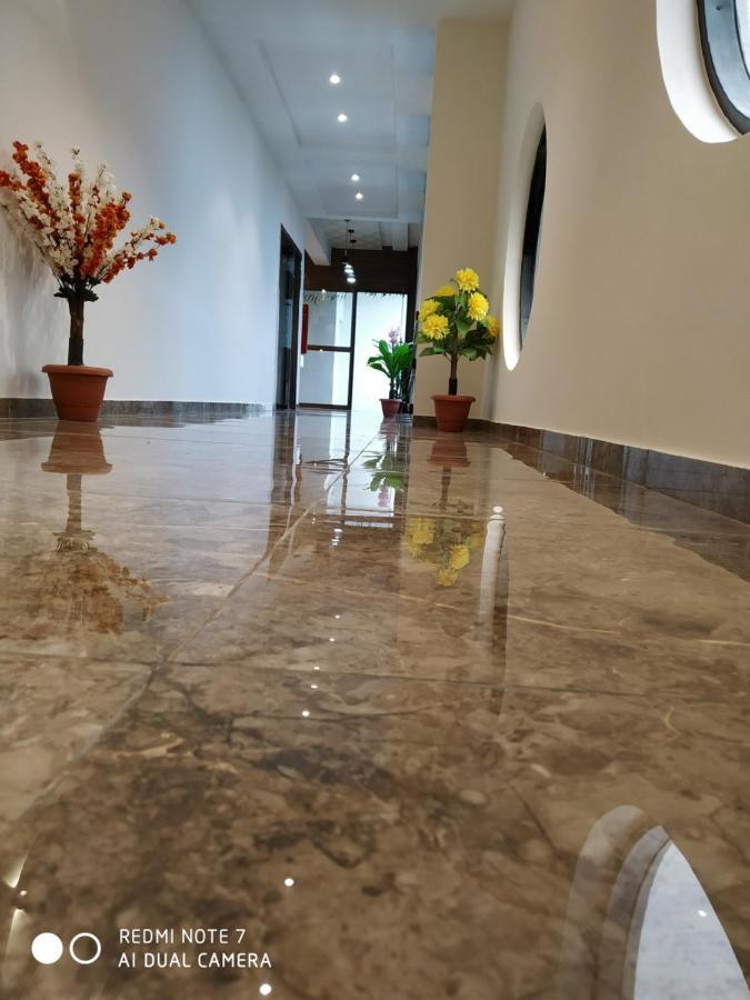 Hotel Krishna Palace Anand Ngoại thất bức ảnh