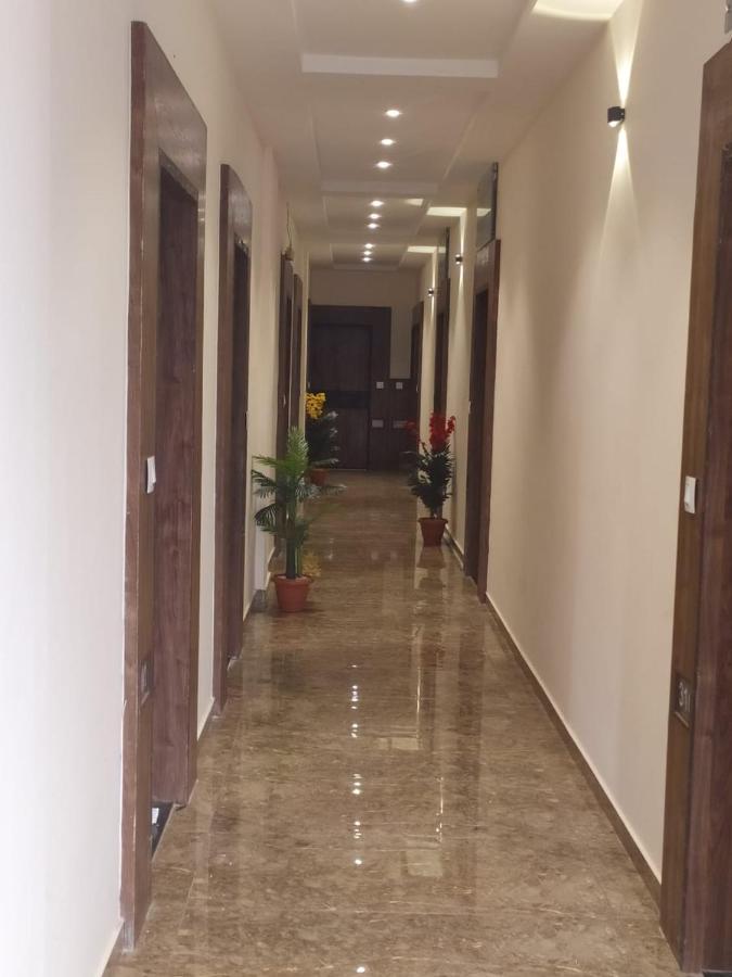 Hotel Krishna Palace Anand Ngoại thất bức ảnh