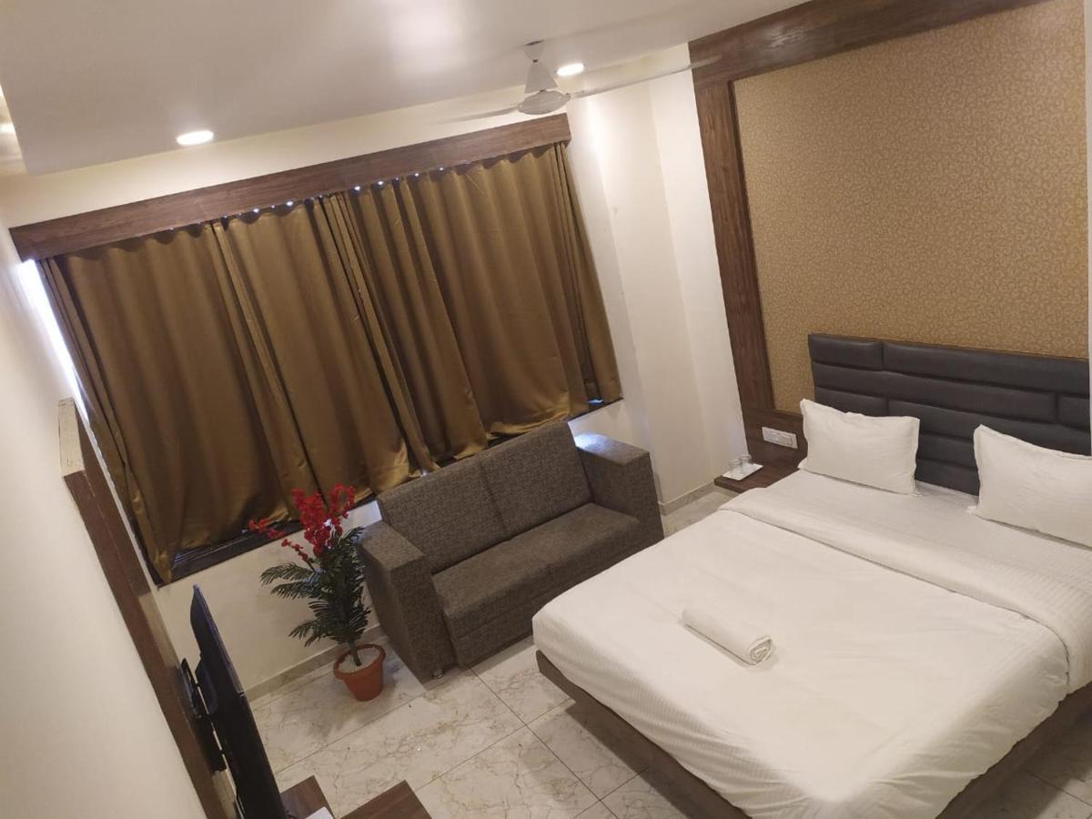 Hotel Krishna Palace Anand Ngoại thất bức ảnh