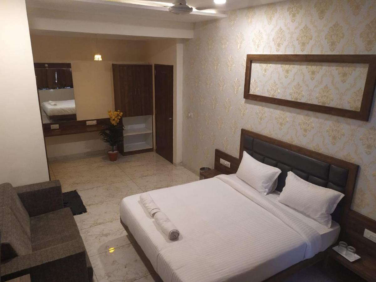 Hotel Krishna Palace Anand Ngoại thất bức ảnh