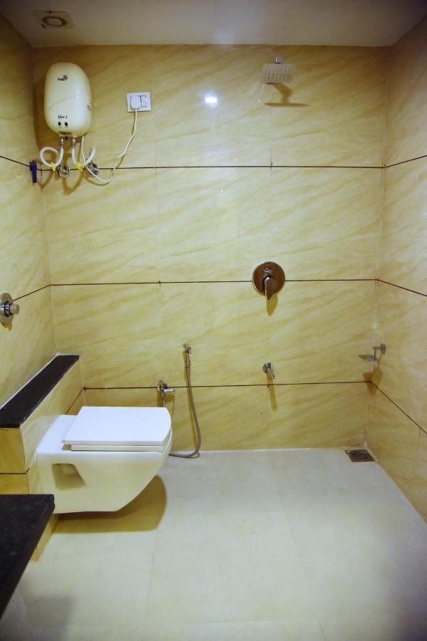 Hotel Krishna Palace Anand Ngoại thất bức ảnh